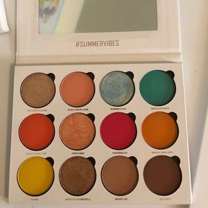 Give Me Glow cosmetics Summer Vibes palette